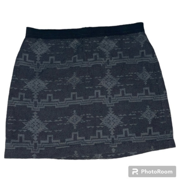 AMERICAN EAGLE OUTFITTERS | Women’s Black & Charcoal Pattern Mini Skirt, Size 4 - Picture 1 of 5